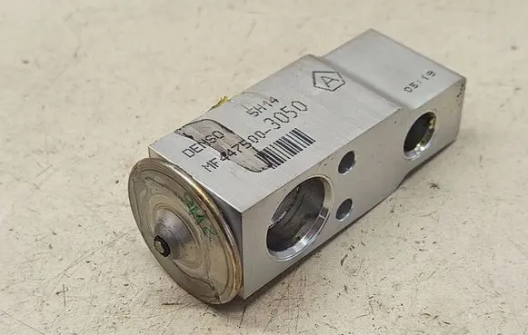 Toyota Avensis T250 Air conditioning (A/C) expansion valve MF4475003050 5L14
