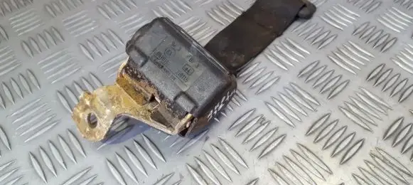 Middle seatbelt (rear)