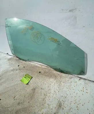 Volkswagen PASSAT B6 Front door window glass four-door A011404