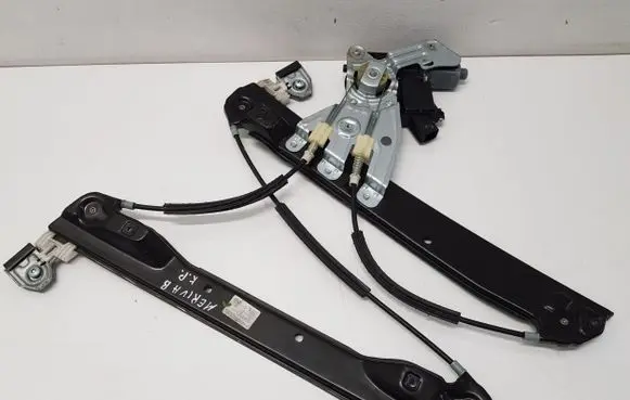 Opel Meriva B Front door window regulator with motor M11278D00