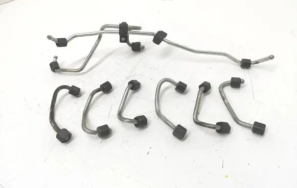 Porsche Cayenne (92A) Fuel injector supply line/pipe 