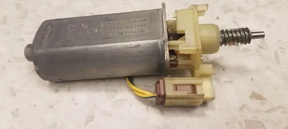 BMW 5 E60 E61 Seat adjustment motor 0390201999