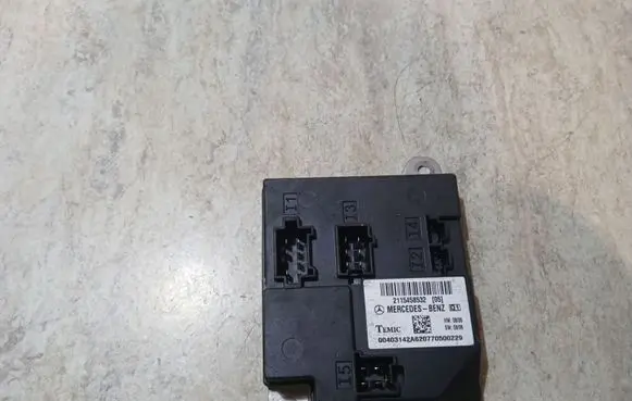 Mercedes-Benz CLS C219 Comfort/convenience module 2115458532