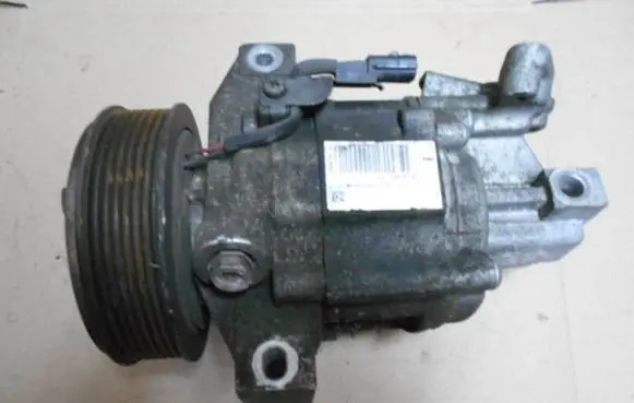 Dacia Sandero Air conditioning (A/C) compressor (pump) 962000216R