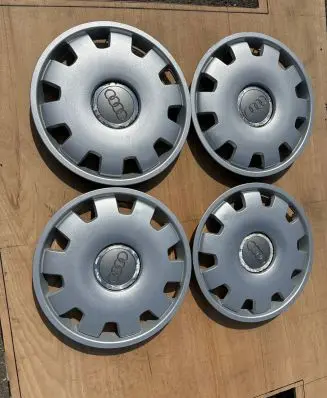 Audi A6 S6 C5 4B R16 wheel hub/cap/trim 4B0601147D PA66M15