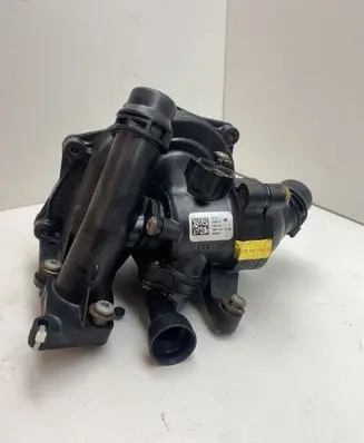 Volkswagen Tiguan Water pump 06K121111M