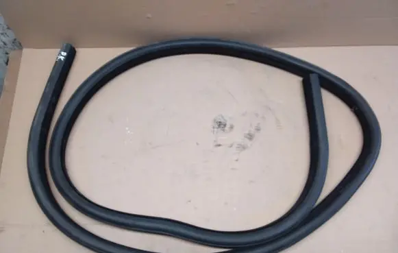 Jaguar XE Front door rubber seal