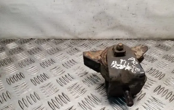 Mitsubishi Pajero Rear differential/diff mount bracket 