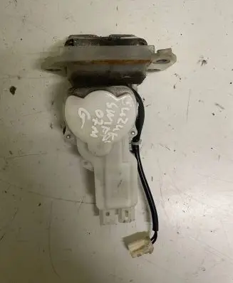 Suzuki Swift I Loading door lock POMB6765 097894