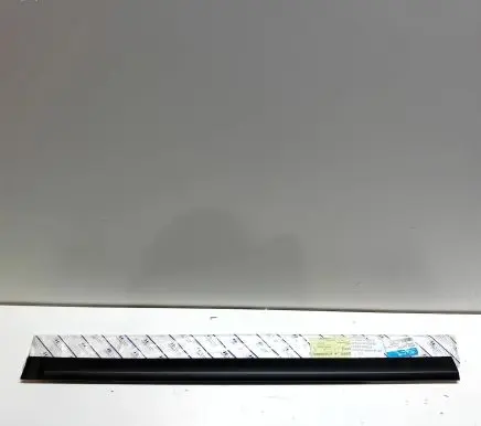 Hyundai Accent Front door trim (molding) 8772225500CA 8772225500