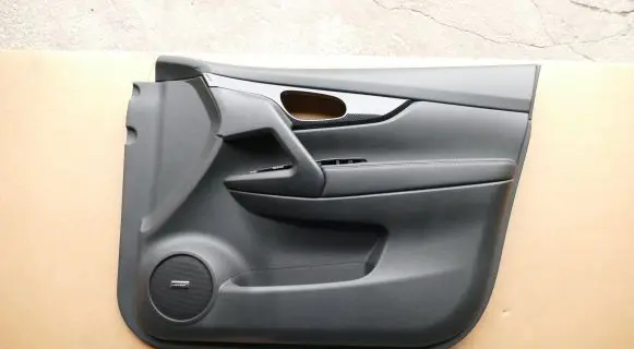 Nissan X-Trail T32 Front door card panel trim 806824CL0A