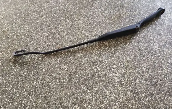 Audi A4 S4 B5 8D Front wiper blade arm 8D1955407A