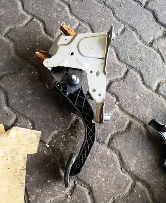 Nissan Qashqai Clutch pedal 465038803R