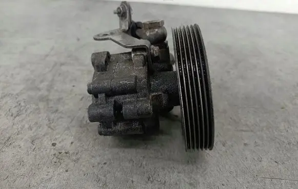 Peugeot 407 Power steering pump 