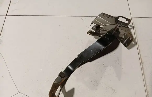 Mitsubishi Lancer Brake pedal 