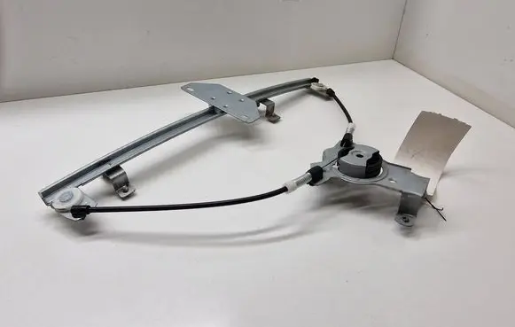Nissan Primera Front window lifting mechanism without motor 807012F000