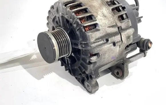 Volkswagen Golf Plus Generator/alternator 03C903025D