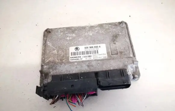 Volkswagen Golf III Engine control unit/module 03e906033a 5wp44305