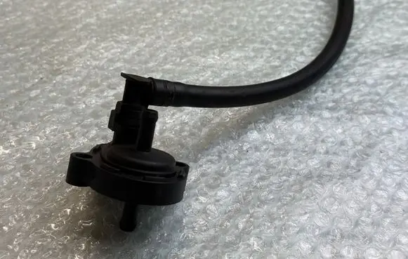 BMW 5 E39 Fuel return line/hose 2354117