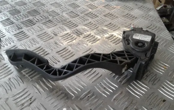 Peugeot 308 Accelerator throttle pedal 9681530380