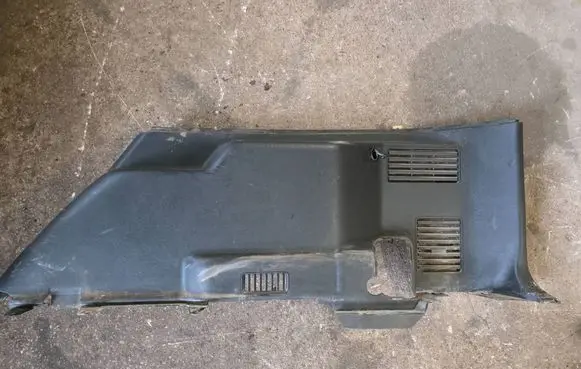 Mitsubishi Pajero Tailgate/boot lid cover trim