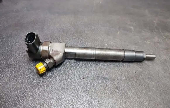 Mercedes-Benz Sprinter W901 W902 W903 W904 Fuel injector A6110700587