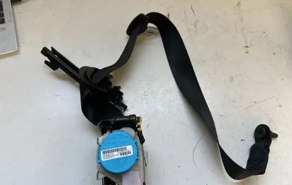 Infiniti Q30 Front seatbelt 3063559