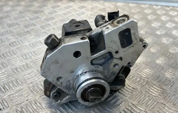 Volvo S80 Fuel injection high pressure pump 30756125 0445010111
