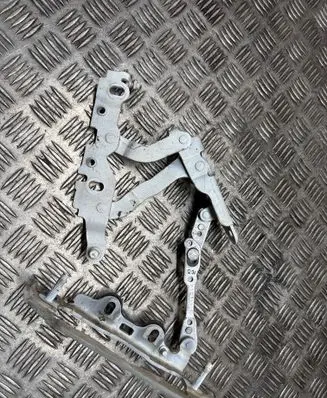 Engine bonnet/hood hinges