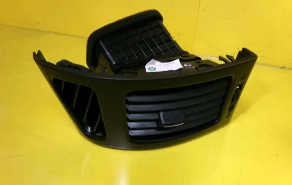 Hyundai i30 Dashboard side air vent grill/cover trim U07986