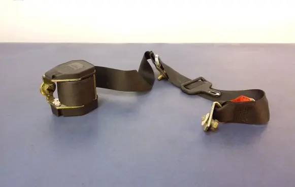 Mercedes-Benz 190 W201 Front seatbelt 2018604085