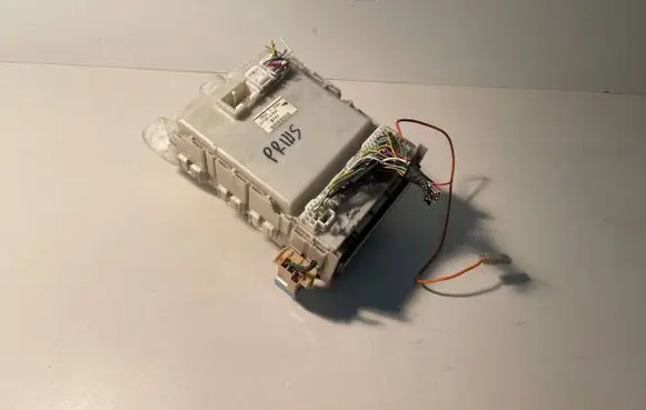 Toyota Prius (XW20) Fuse module 8273047290