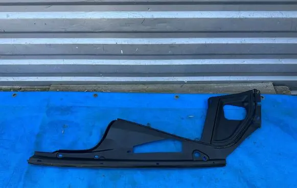 BMW 5 F10 F11 Engine bonnet/hood lock trim molding 51767019804 74850610