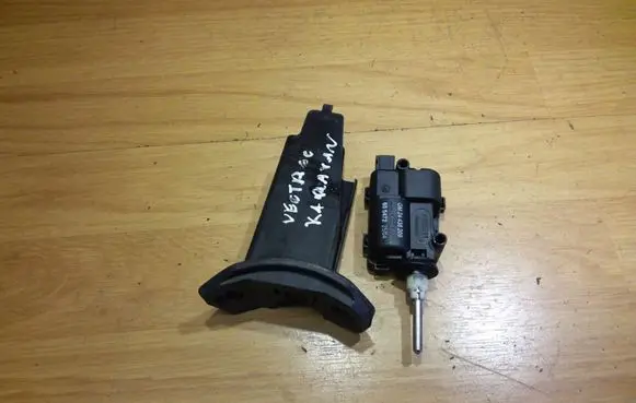 Opel Vectra C Fuel tank cap lock 24438209 605472