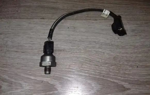 Volvo V70 Brake power pressure regulator 10052299631