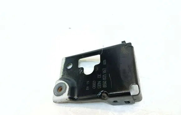 Audi TT TTS RS Mk3 8S Fender mounting bracket 8S0821167