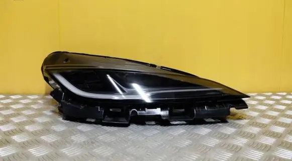 Tesla Model 3 Headlight/headlamp 1760889-00-E 2415