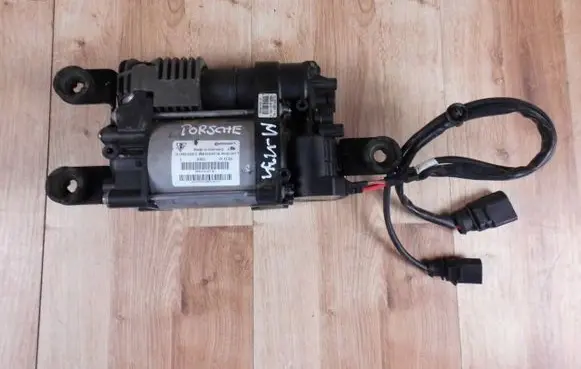 Porsche Macan (95B) Air suspension compressor/pump 95B616007B