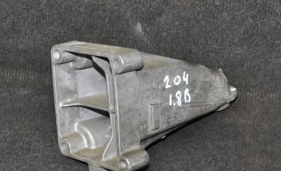 Mercedes-Benz C W204 Engine mounting bracket A2712232304