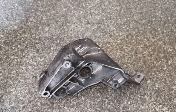 Mercedes-Benz C W204 Engine mounting bracket A6460941141