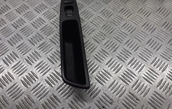 Volvo S40, V40 Quarter vent window switch 