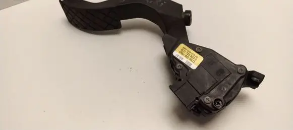 Volkswagen PASSAT B5.5 Accelerator throttle pedal 8D1723523E