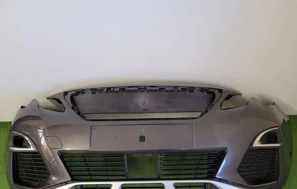Peugeot 5008 II Front bumper 