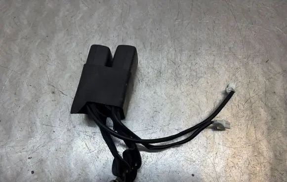 Nissan Qashqai Middle seatbelt buckle (rear)