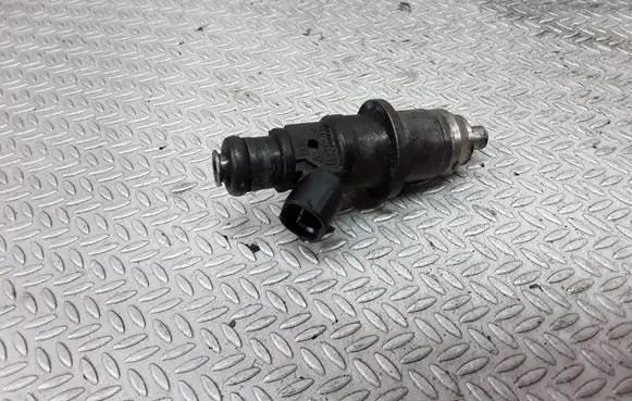 Mitsubishi Carisma Fuel injector E7T05071