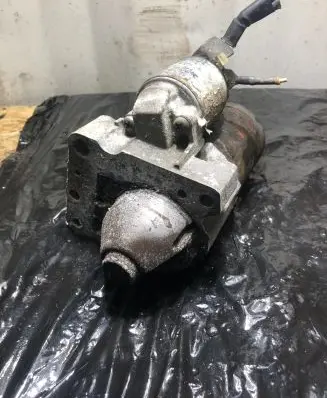 Citroen C4 I Starter motor M000T22472 9664016980