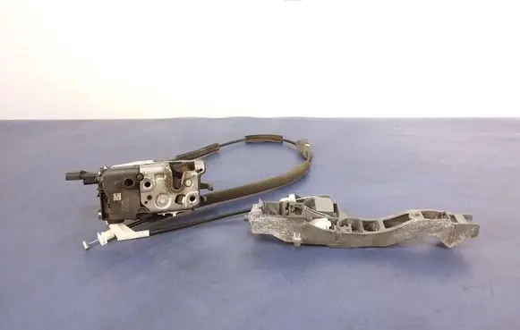 Citroen DS3 Front door lock 732312