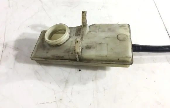 Brake fluid reservoir