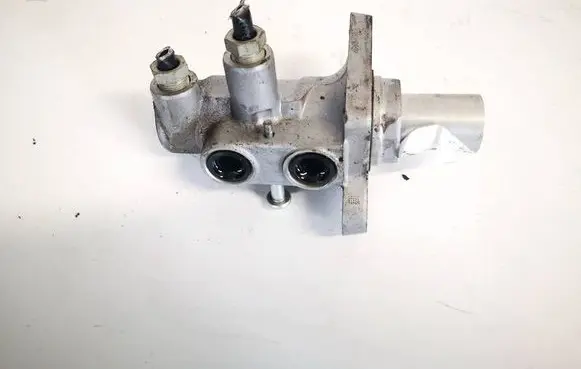 Land Rover Freelander 2 - LR2 Master brake cylinder
