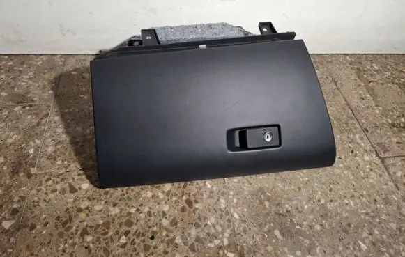Volvo V60 Glove box 30755651